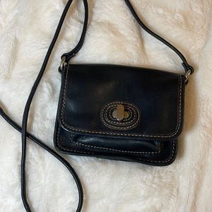 Small black leather crossover bag.
